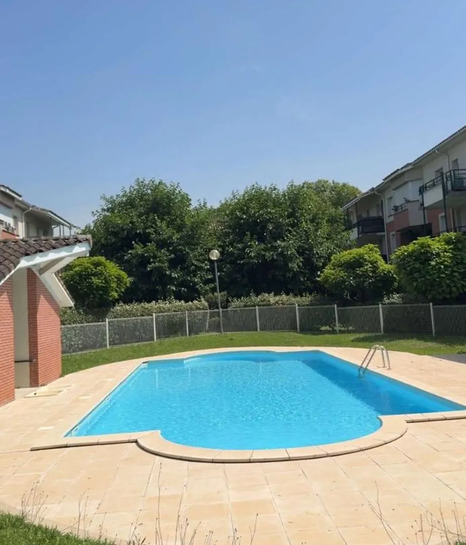Le Cosy Parking Gratuit Piscine Terrain De Tennis Castelginest Daire